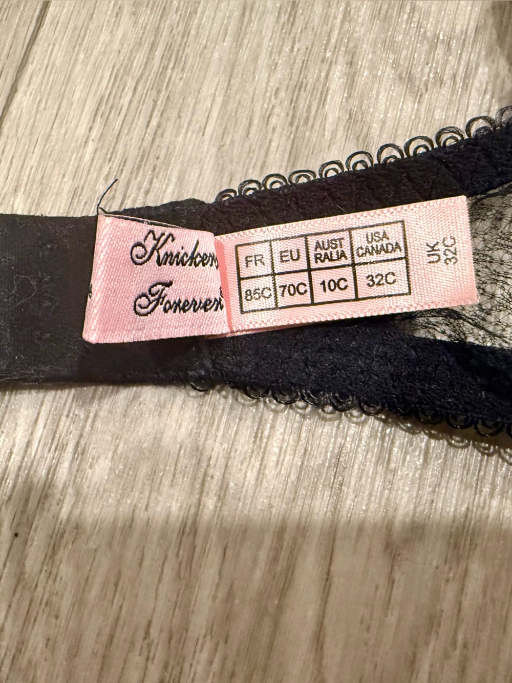 Agent Provocateur Black Scalloped Lace and Mesh Underwire Bra. UK32C. Like New. - Picture 4 of 4